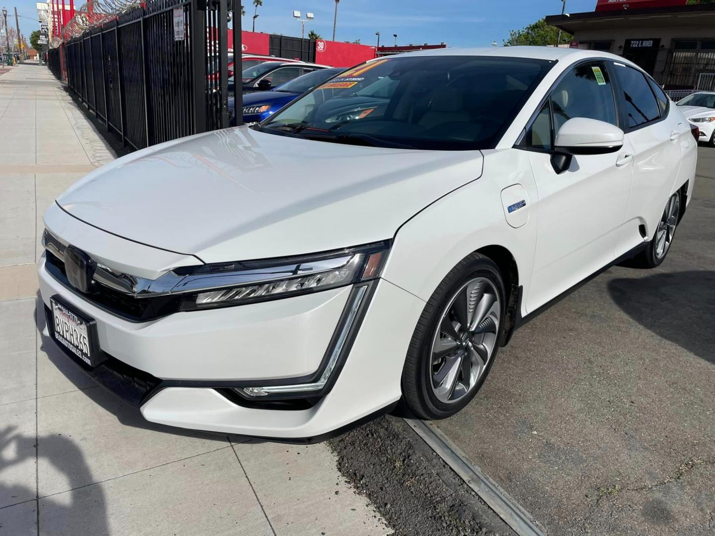 2021 WHITE /White Gold Honda Clarity Plug-In Hybrid (JHMZC5F13MC) with an 1.5L L4 DOHC 16V HYBRID engine, CVT transmission, located at 744 E Miner Ave, Stockton, CA, 95202, (209) 944-5770, 37.956863, -121.282082 - PLUS TAXES AND FEES - Photo#3